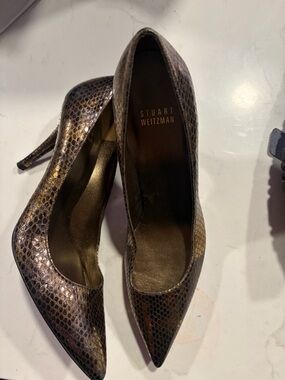 Stuart Weitzman Neudaisy Snakeskin bronze pumps size 8.5 N